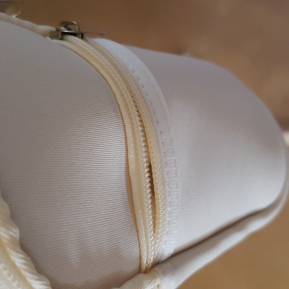 NEW 24 or 32 ounce 🍾Bottle/🥤 Cup Holder Off White w/ zipper pockets - Picture 6 of 8